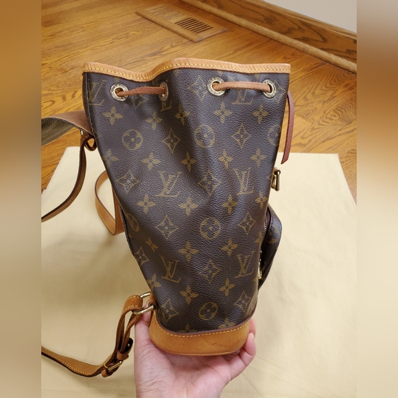 Louis Vuitton Montsouris MM Backpack - Picture 2 of 16